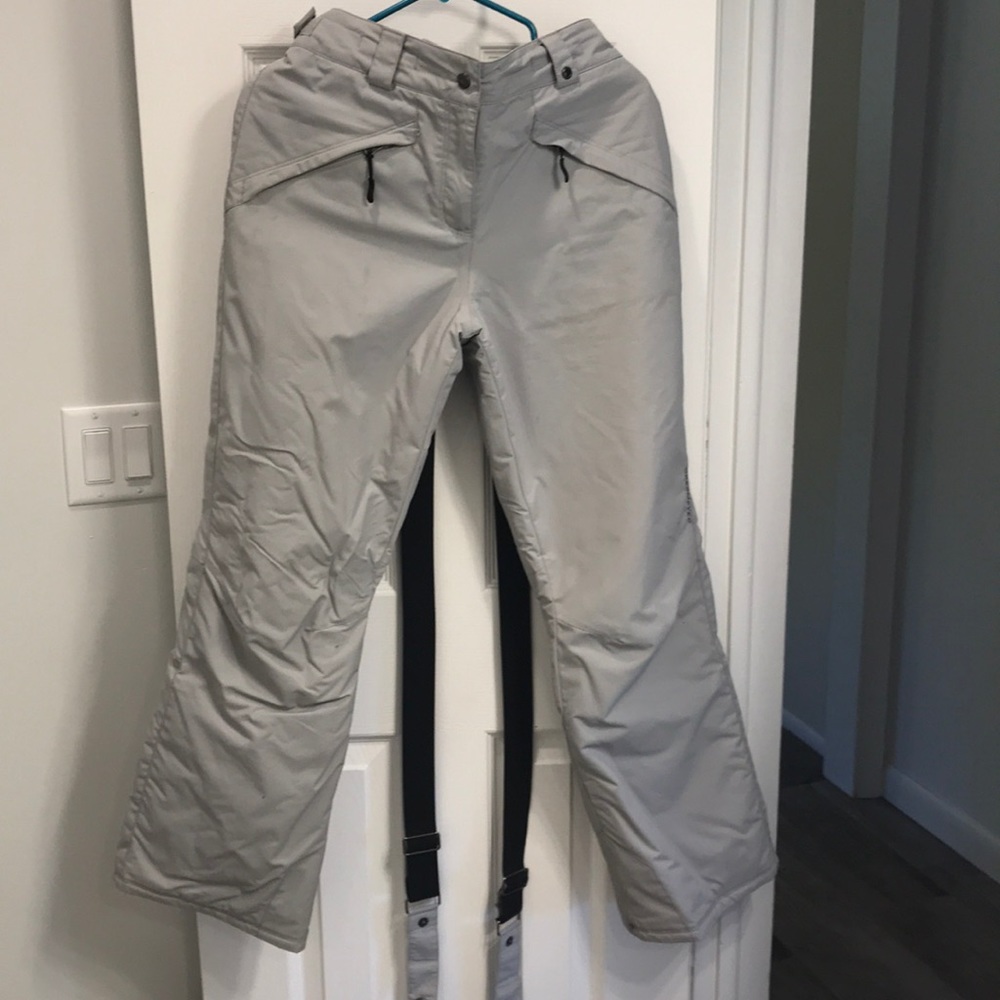 Obermeyer women’s size 8 snow pants in light grey